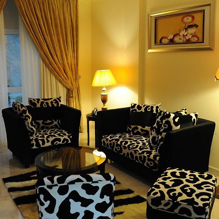 Pioneer Hotel Apartments Маскат Екстериор снимка