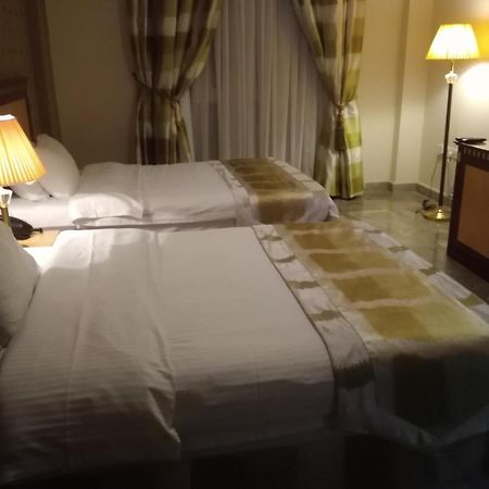 Pioneer Hotel Apartments Маскат Екстериор снимка