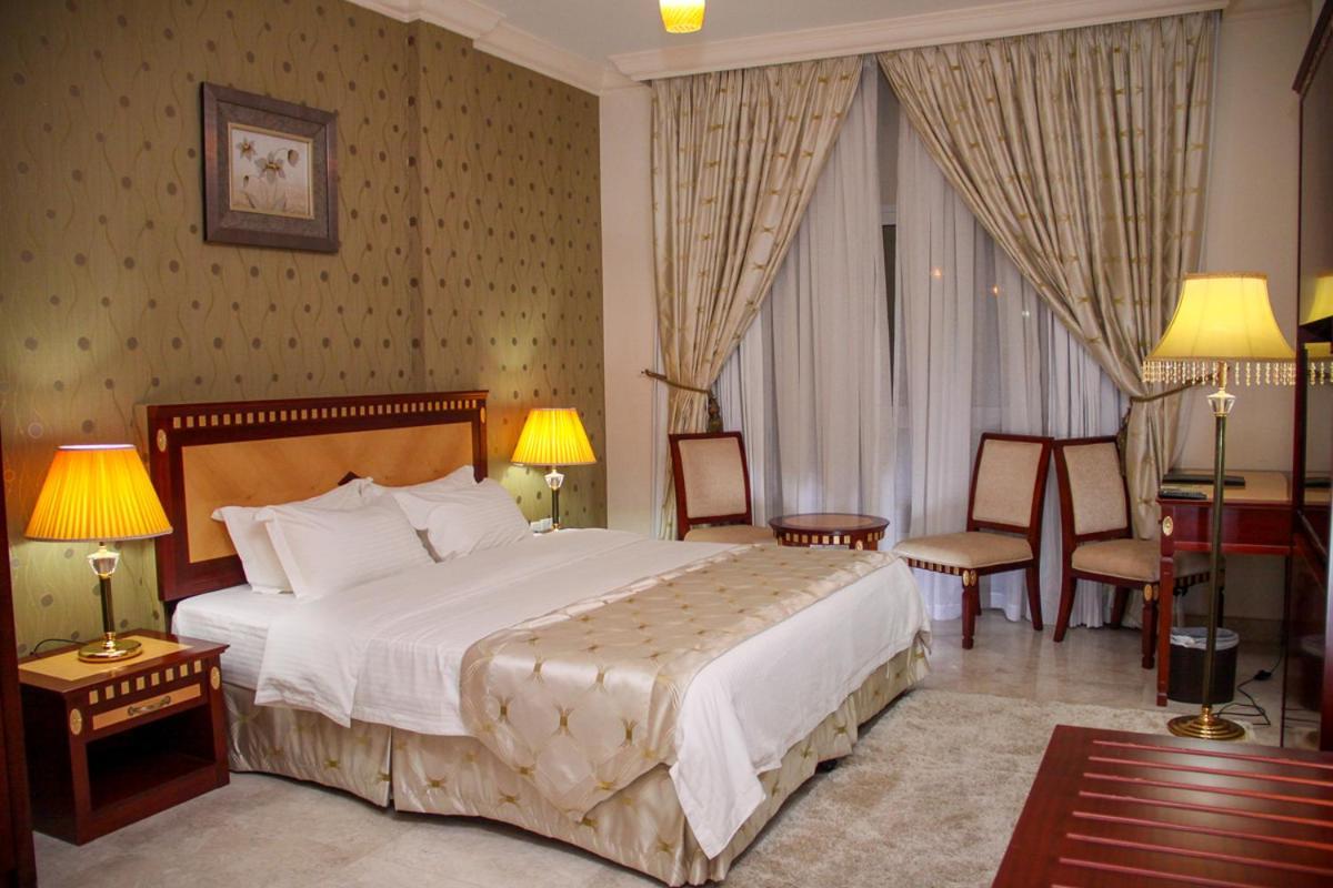 Pioneer Hotel Apartments Маскат Екстериор снимка