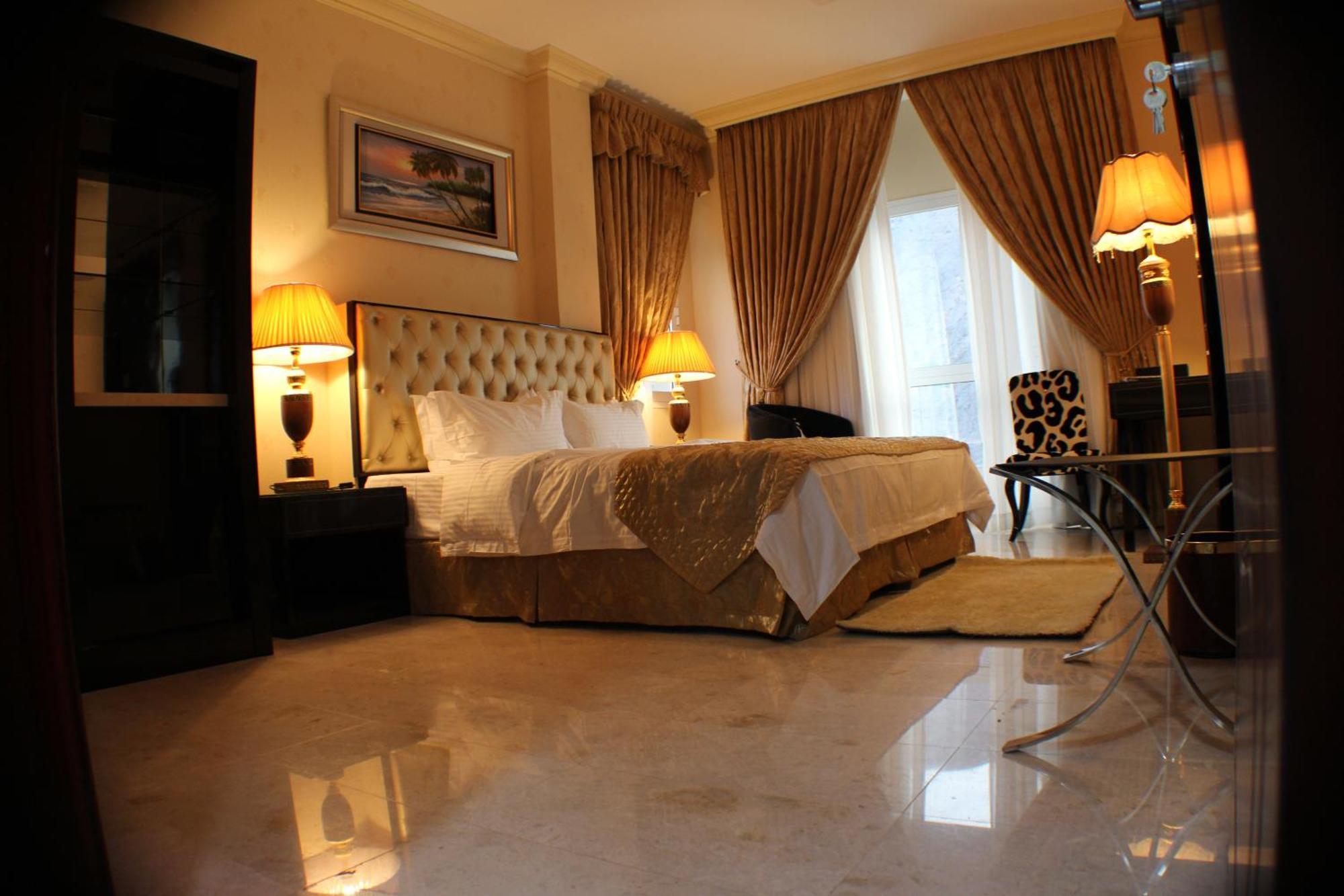 Pioneer Hotel Apartments Маскат Екстериор снимка