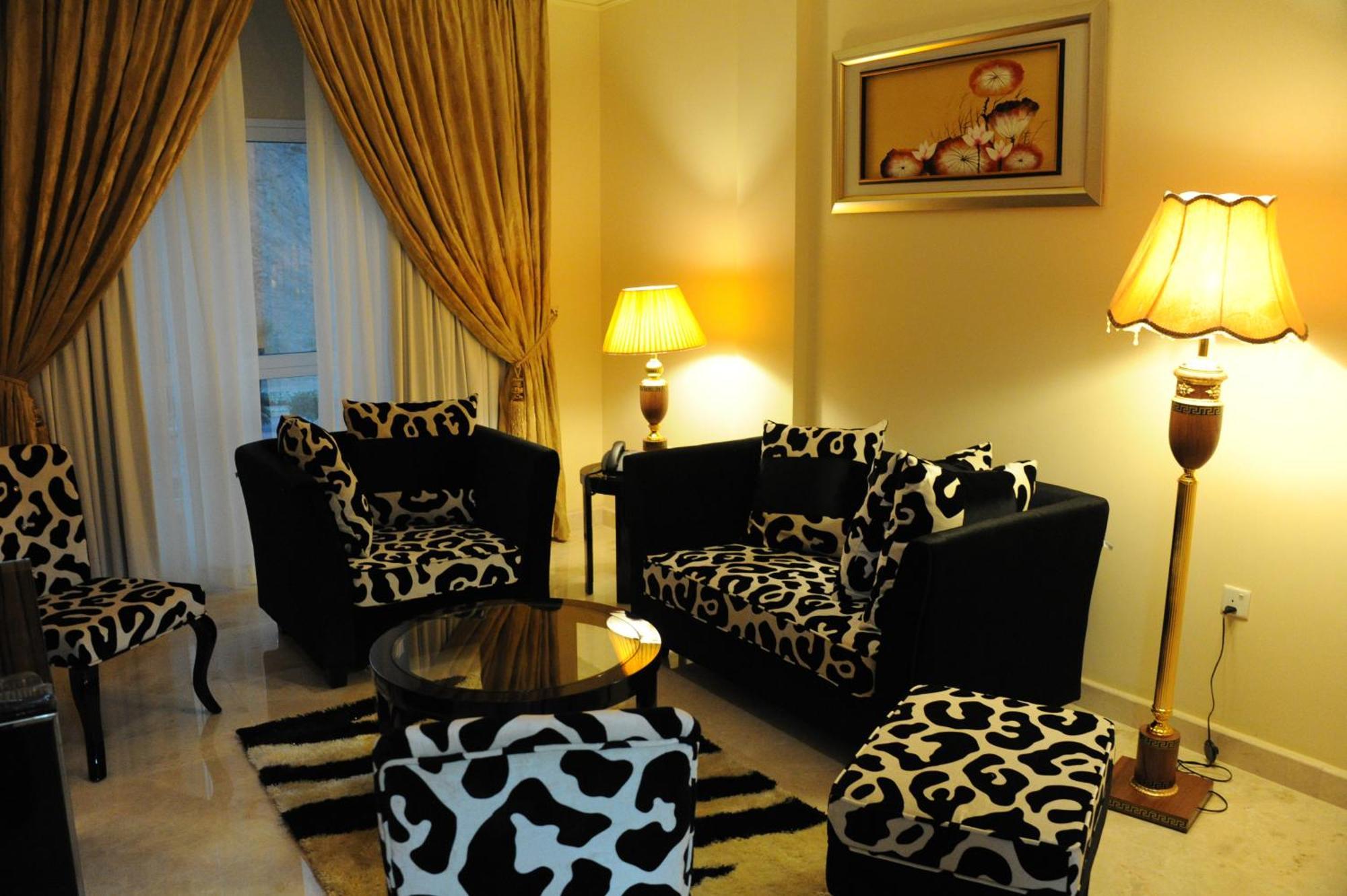 Pioneer Hotel Apartments Маскат Екстериор снимка