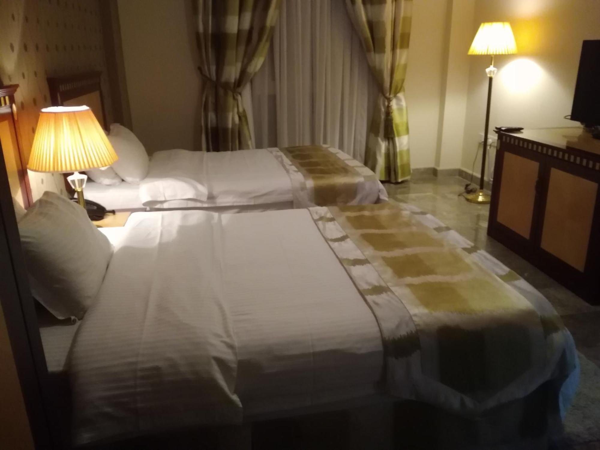 Pioneer Hotel Apartments Маскат Екстериор снимка