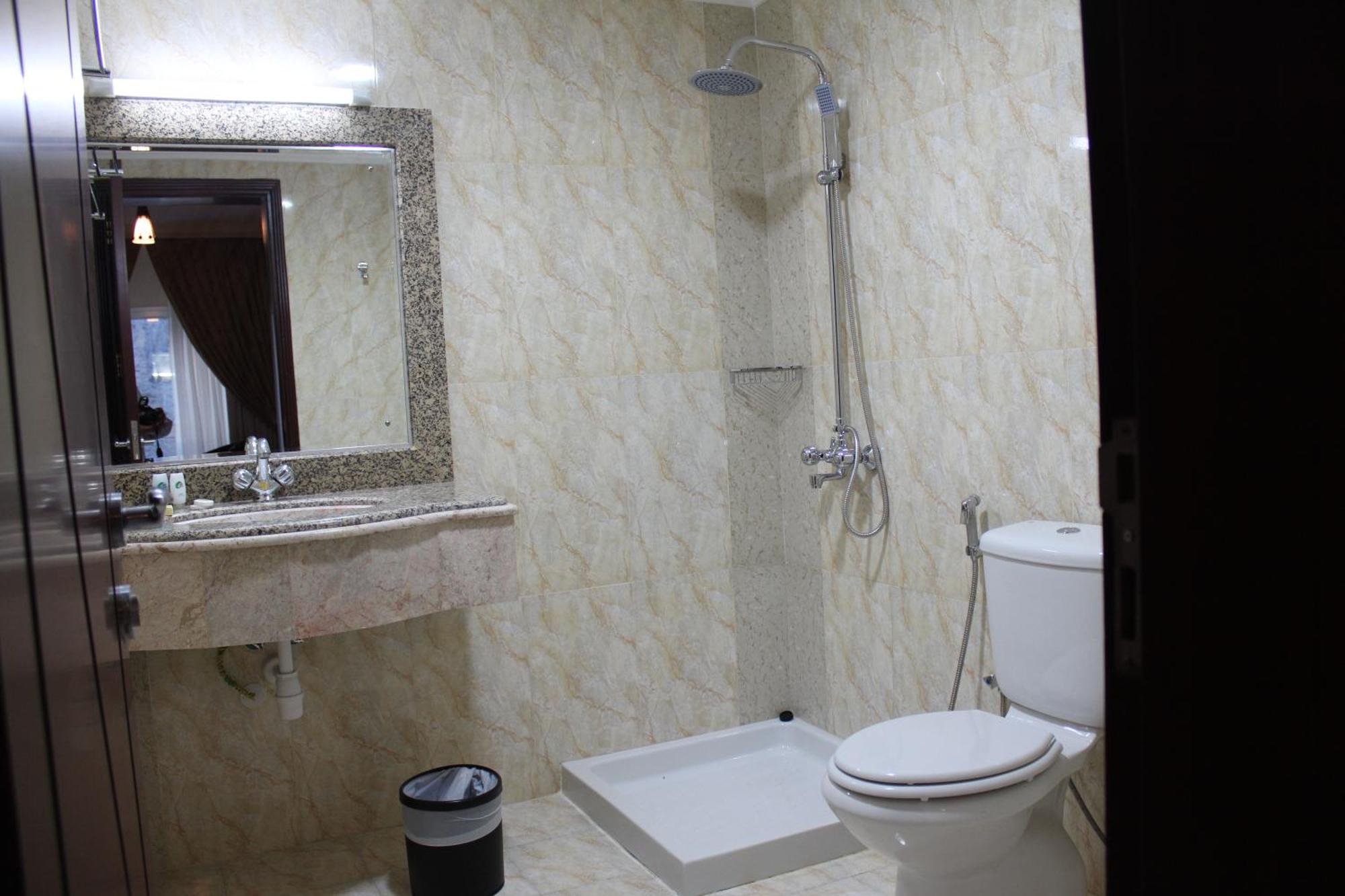 Pioneer Hotel Apartments Маскат Екстериор снимка