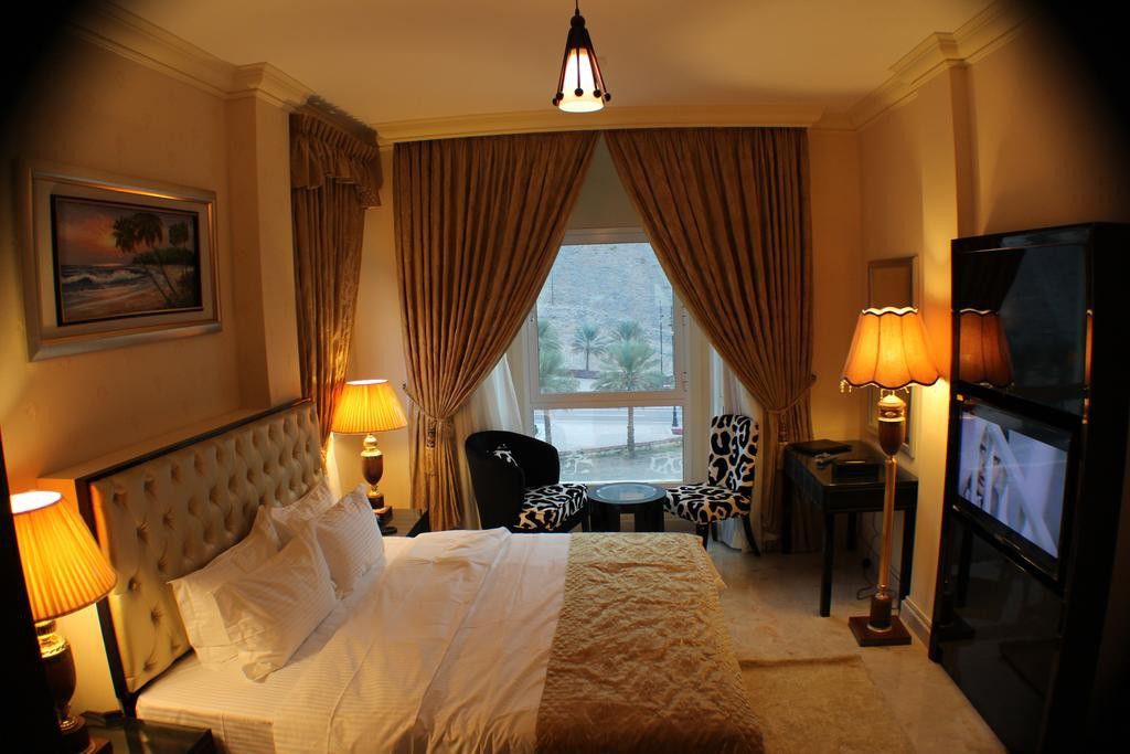 Pioneer Hotel Apartments Маскат Екстериор снимка
