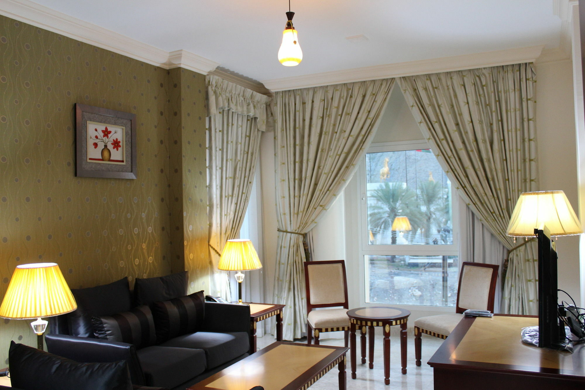 Pioneer Hotel Apartments Маскат Екстериор снимка