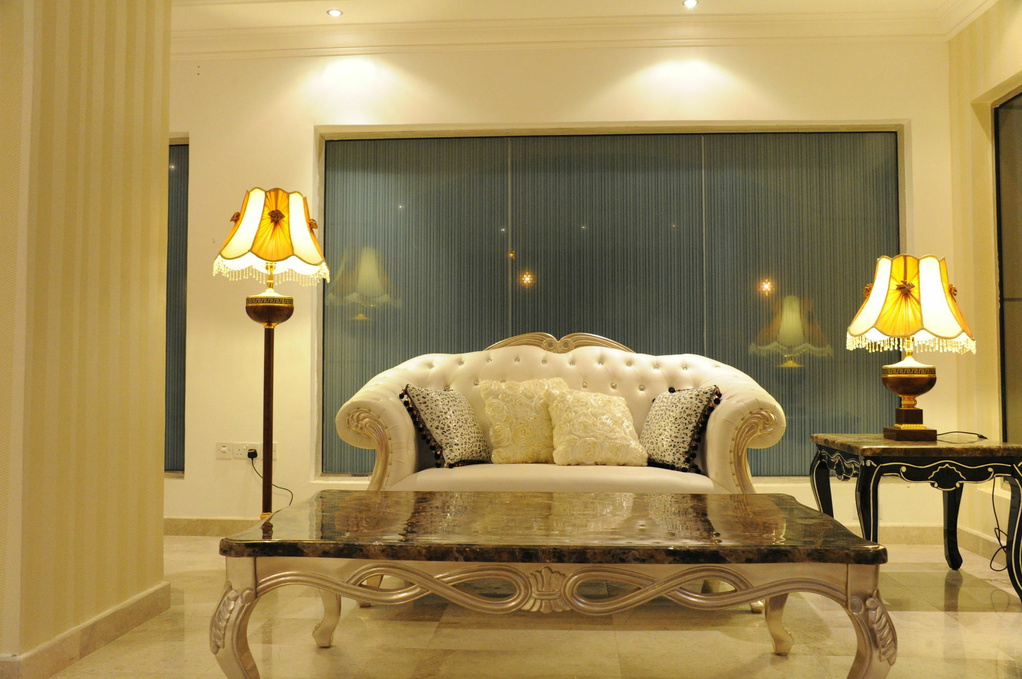 Pioneer Hotel Apartments Маскат Екстериор снимка