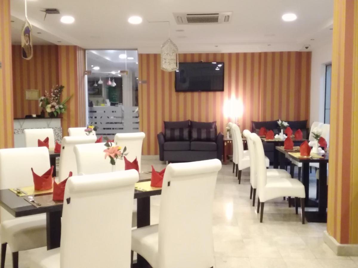 Pioneer Hotel Apartments Маскат Екстериор снимка